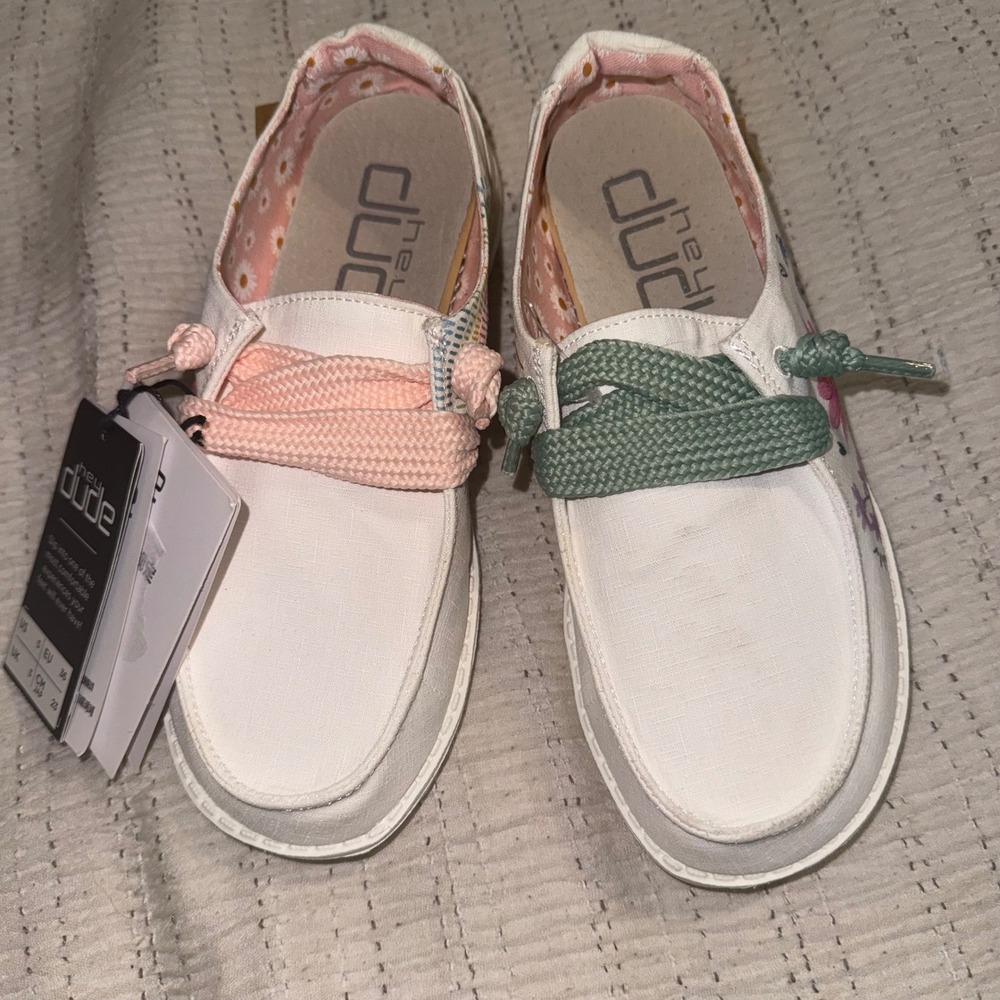 Hey Dude Wendy Youth White Floral Slip On Loafers Good Vibes Shoes Size 5 US